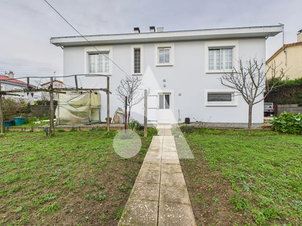 BOURG SOUS LA ROCHE - Maison de 97 m² habitable + Sous sol + Véranda 