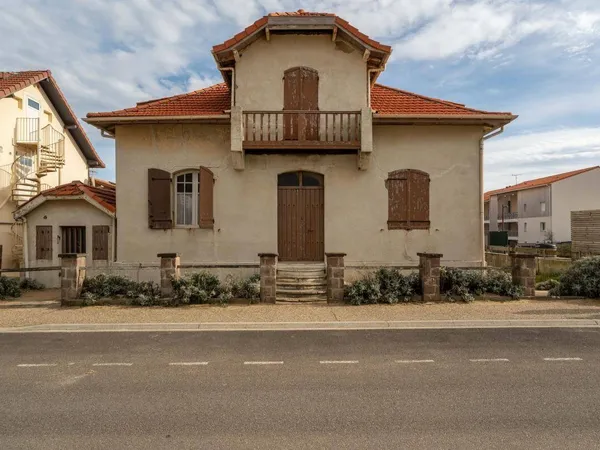 Maison 1 pièce 260 m² 