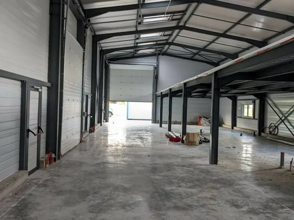 Local d'activité 333 m² 