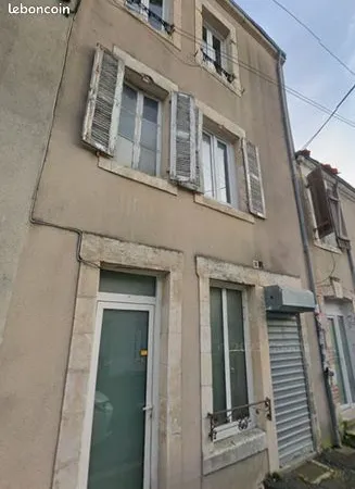 Local 8 pièces 156 m² 