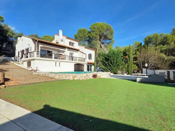 Villa 5 pièces 220 m² 
