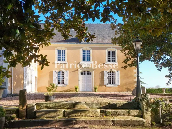 Demeure 9 pièces 280 m² 