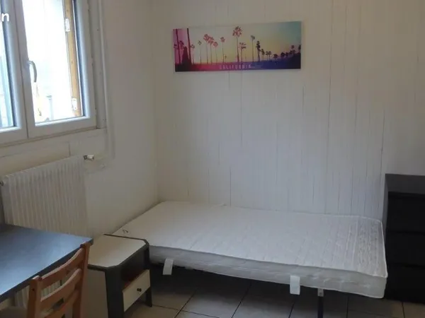 Chambre meublée indépendante avec cuisine 