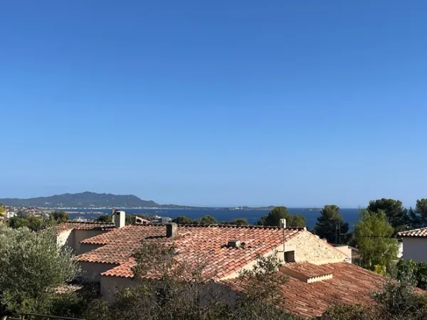Quartier prisé, villa T4 vue mer à rafraichir, jardin de 500 m² 