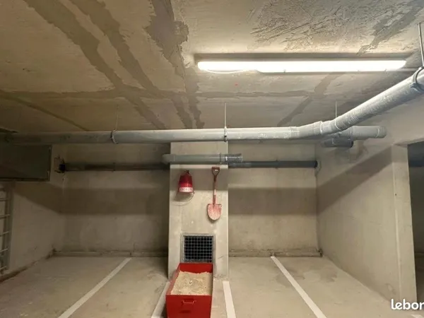 3 Parking moto 