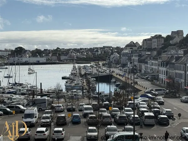Appartement T4 - Plein centre-ville d'AUDIERNE - vue sur le port 