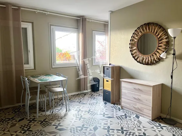 Beau studio rénové au PUY-EN-VELAY 