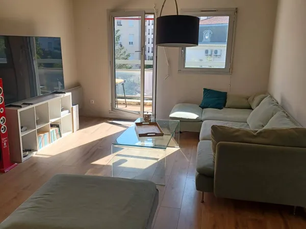 Location non meublé T2 + garage Lyon 7ème 