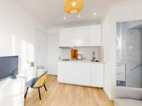 Appartement Location Paris 10e Arrondissement 1p 13m² 856€