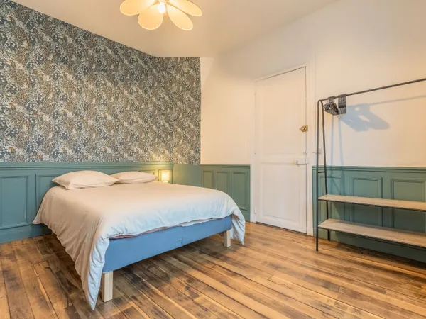 Loue chambre en colocation dans une maison rénovée (130m²) avec jardin 