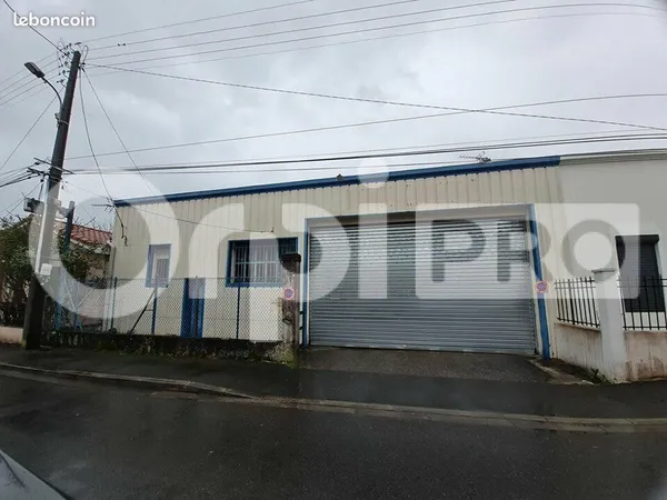 Local d'activité 404 m² 