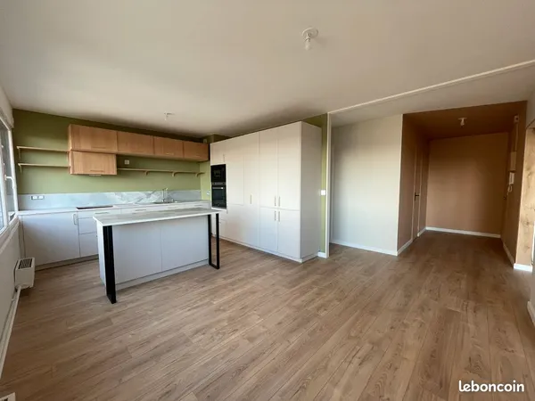 Appartement 86 m2 - ANGERS La Madeleine - Rénové - Lumineux - 4e étage avec ascenseur 
