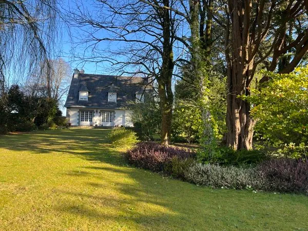 Maison traditionnelle 8 pièces 187 m² 