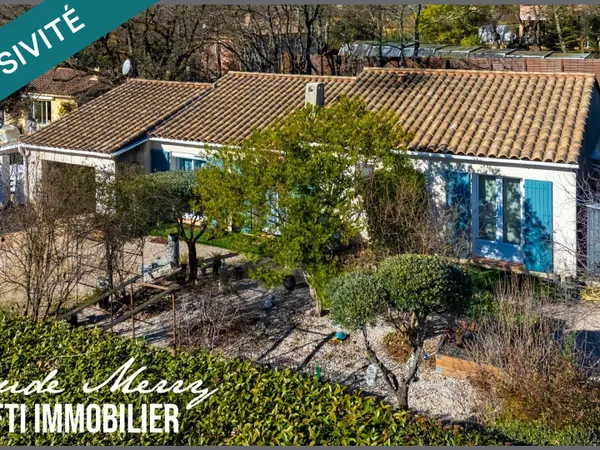 Villa quasiment de plain-pied - environ 110 m2 habitable - garage - terrain d'un peu plus de 800 m2 