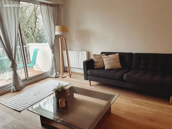 Appart Studio 33 m2 + garage Bd Guist'Hau 