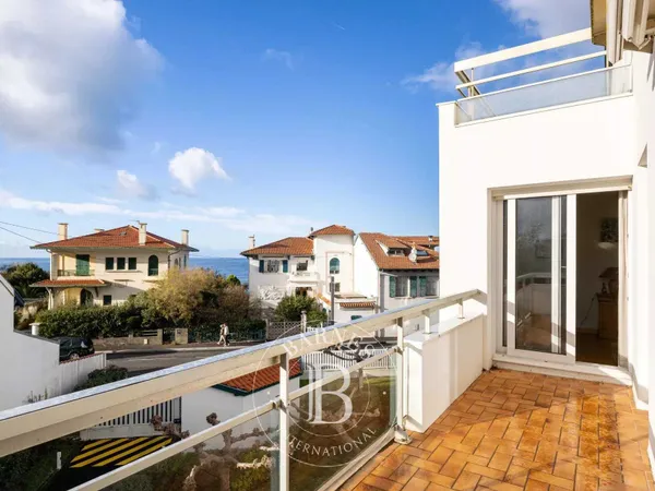 ANGLET LIMITE BIARRITZ, LE PHARE, APPARTEMENT AVEC APERCU MER 