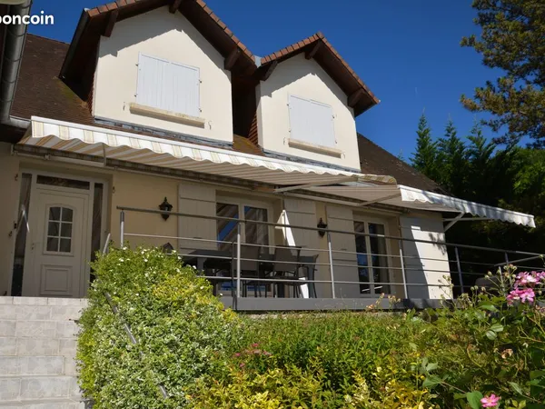 Maison de 285 m2 avec logement indépendant - Quartier calme Poligny 