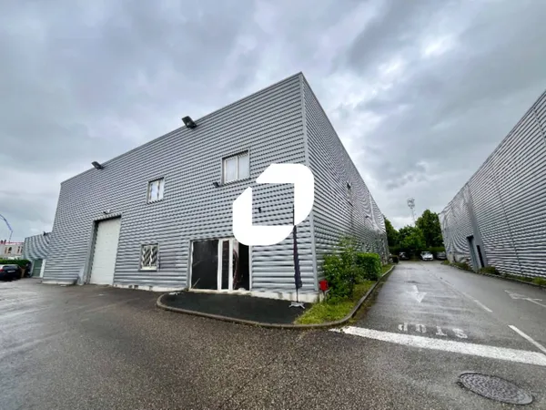 Local d'activité 470 m² 