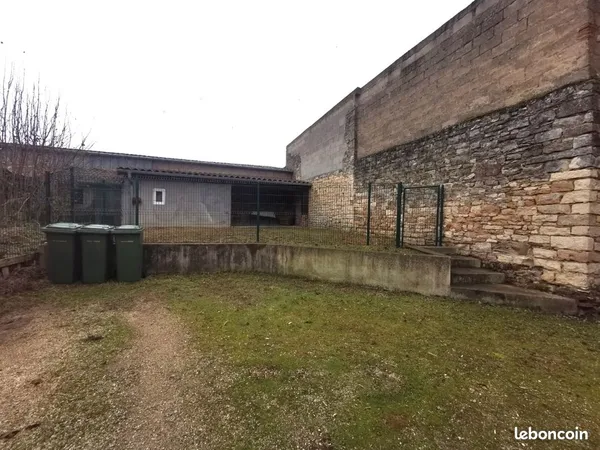Terrain avec dépendance et terrasse 