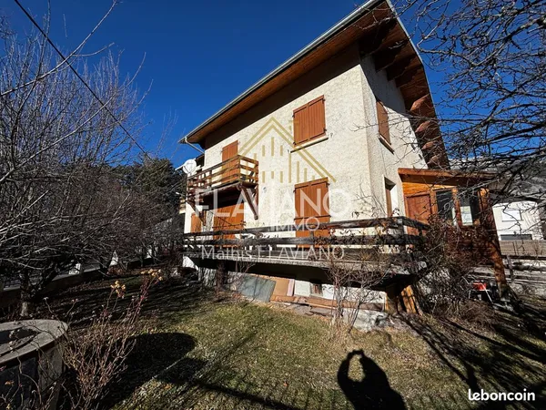 Propriété 11 pièces 234 m² 