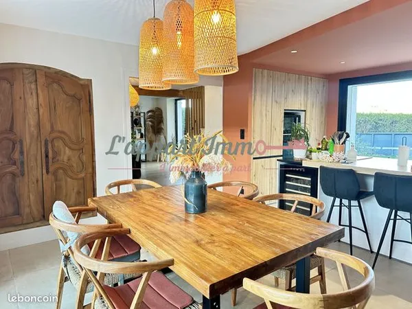 Maison 9 pièces 241 m² 