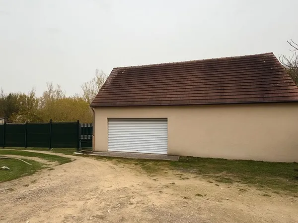 Local 60 m² PONTPOINT 