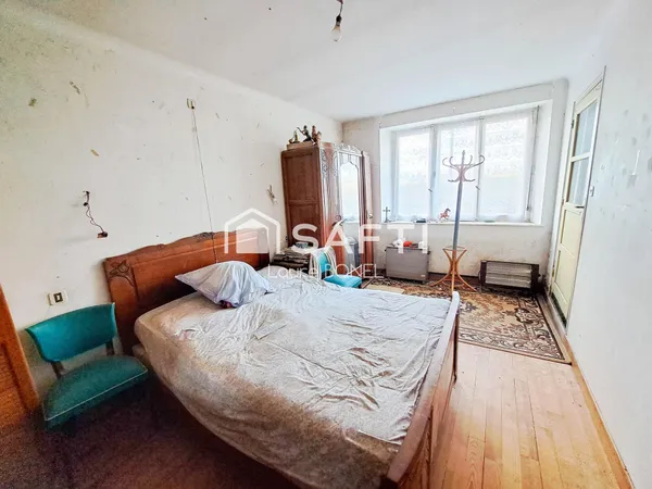 Maison de village avec ses grandes dépendances 