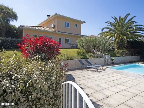 Villa 7 pièces 179 m² 