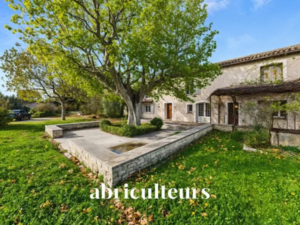 Authentique - Mas Provençal - 350m² - Cheval-Blanc 