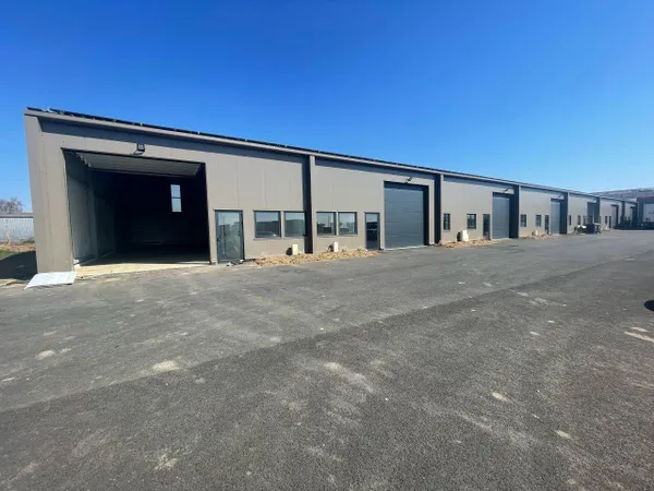 Local d'activité 1214 m² 