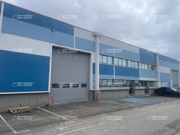 Local d'activité 2092 m² 