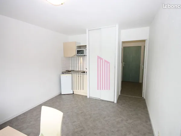 Studio 1 pièce 25 m² 