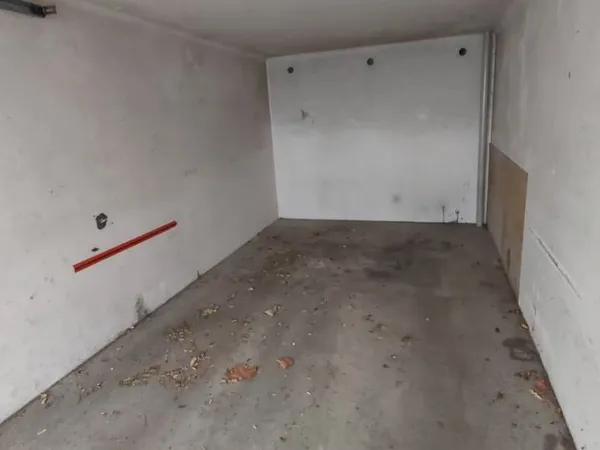 Garage / Box - Montbéliard - Quartier Ancien Hôpital Disponible dès maintenant. Taille 