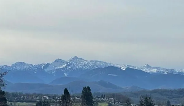 Proximite Immediate Oloron - Vue Exceptionnelle Sur Les Pyrenees Pour Cette Magnifique Maison D'arch