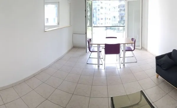 T2 50m2 meublé quartier Voltaire avec balcon et parking (particulier) 