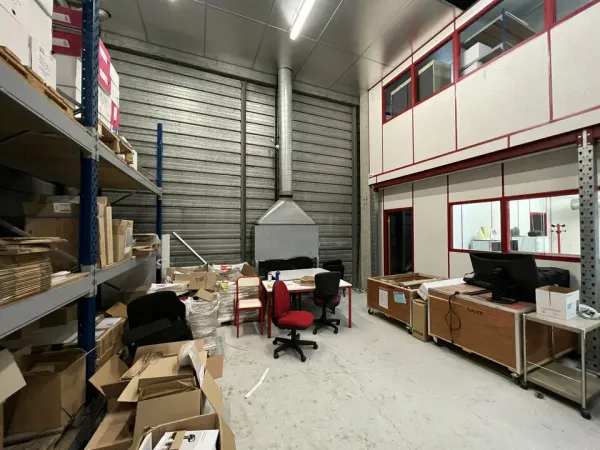 LOCAL D'ACTIVITE A VENDRE 