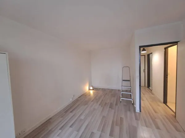 Studio 1 pièce 28 m² 