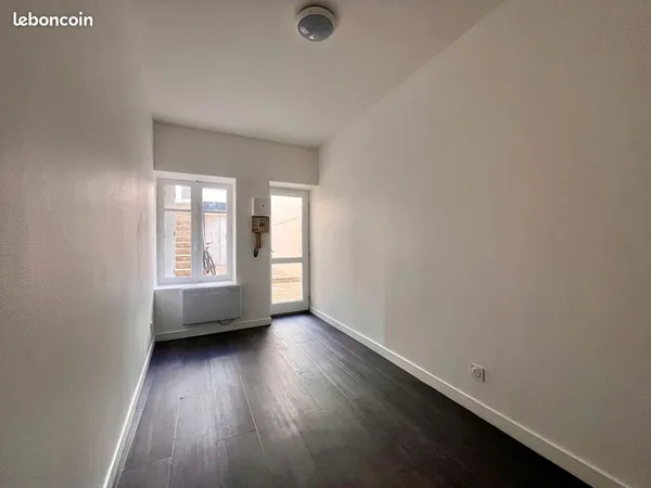 Studio 1 pièce 14 m² 