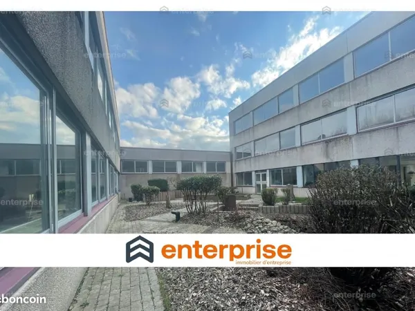 Bureaux 1 300 m² 