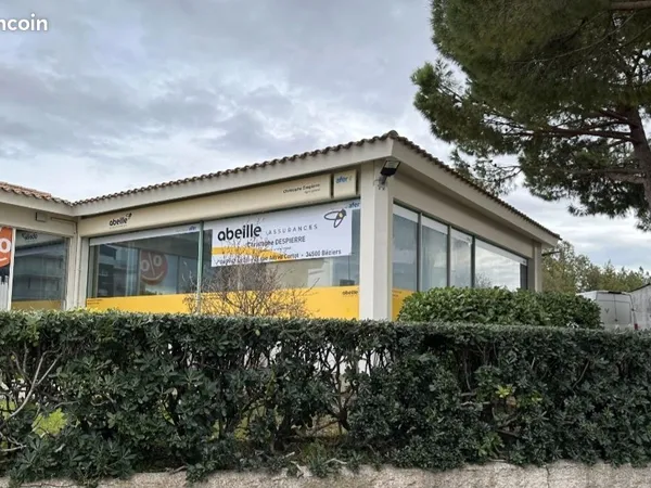 Bureau rénovés avec très grande visibilité 