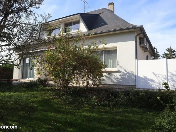Villa sur sous sol sur un terrain de 1.381 m² 