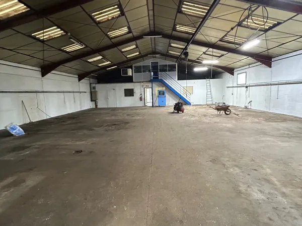 VERNON LOCAL D'ACTIVITE - 760 M2 