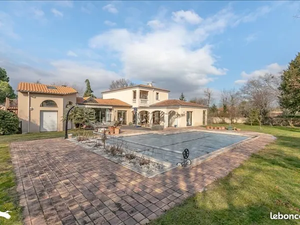 Maison de ville 6 pièces 303 m² 