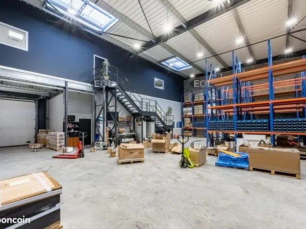 Local d'activité 465 m² 
