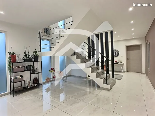 Propriété 6 pièces 174 m² 