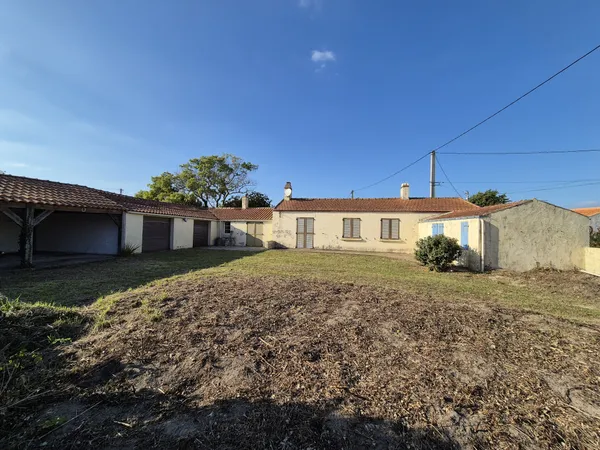 A 400m DE LA PLAGE ET DES COMMERCES - JOLIE MAISON A RENOVER 