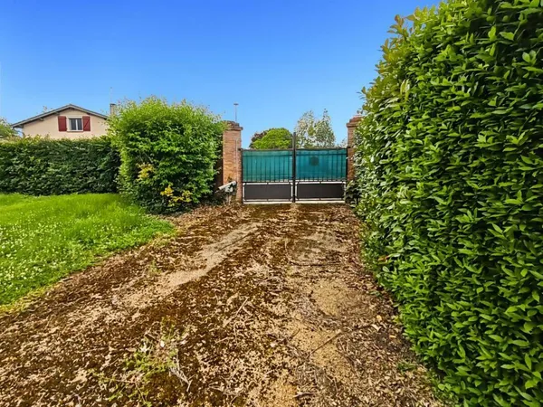 Terrain 6437 m² 