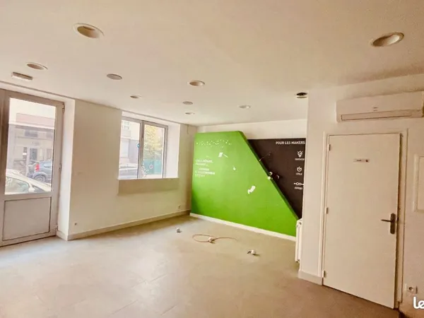 Local 104 m² LYON 