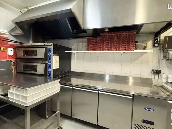 Pizzeria 56 m² AMANCY 