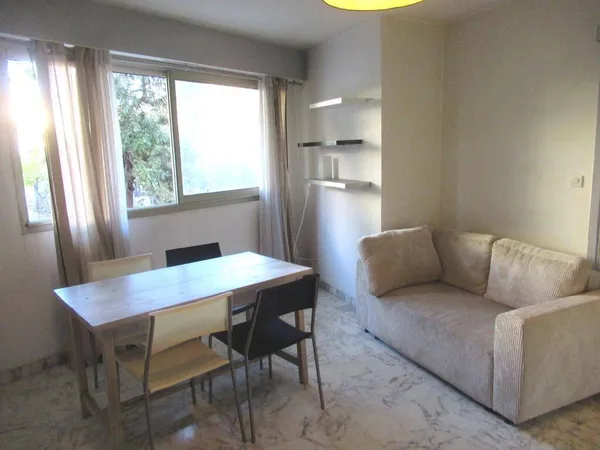 Studio 1 pièce 33 m² 